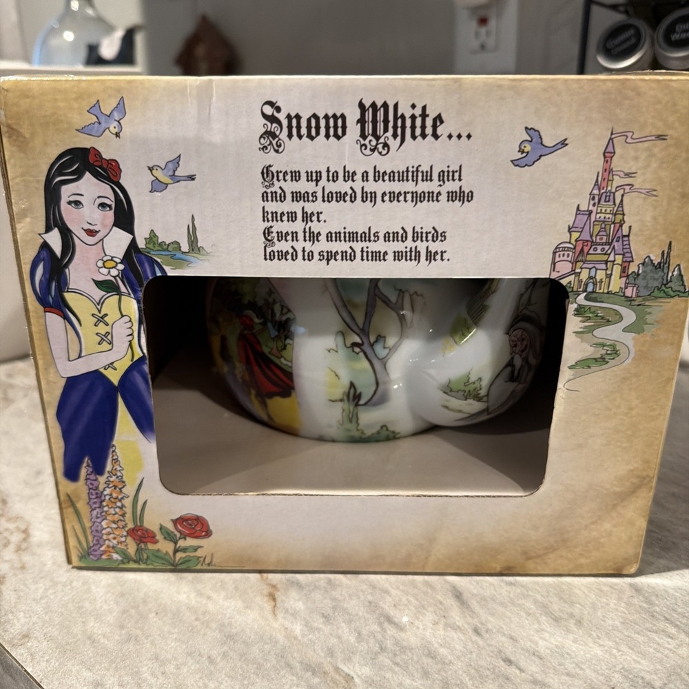 Paul Cardew Design Teapot Snow White Poisoned Apple Porcelain England 2012 NWB
